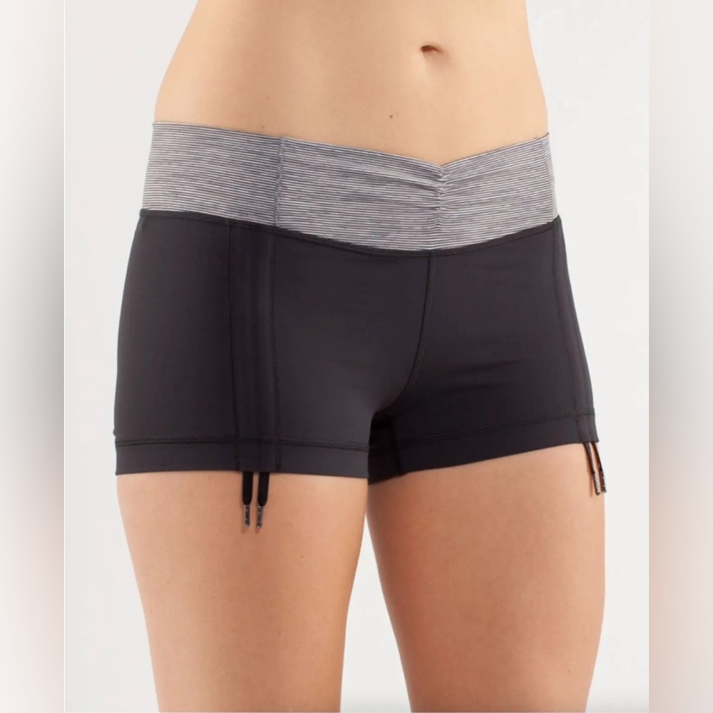 NEW LULULEMON WE ARE FROM SPACE COAL FOSSIL HOT ‘N SWEATY SHORT